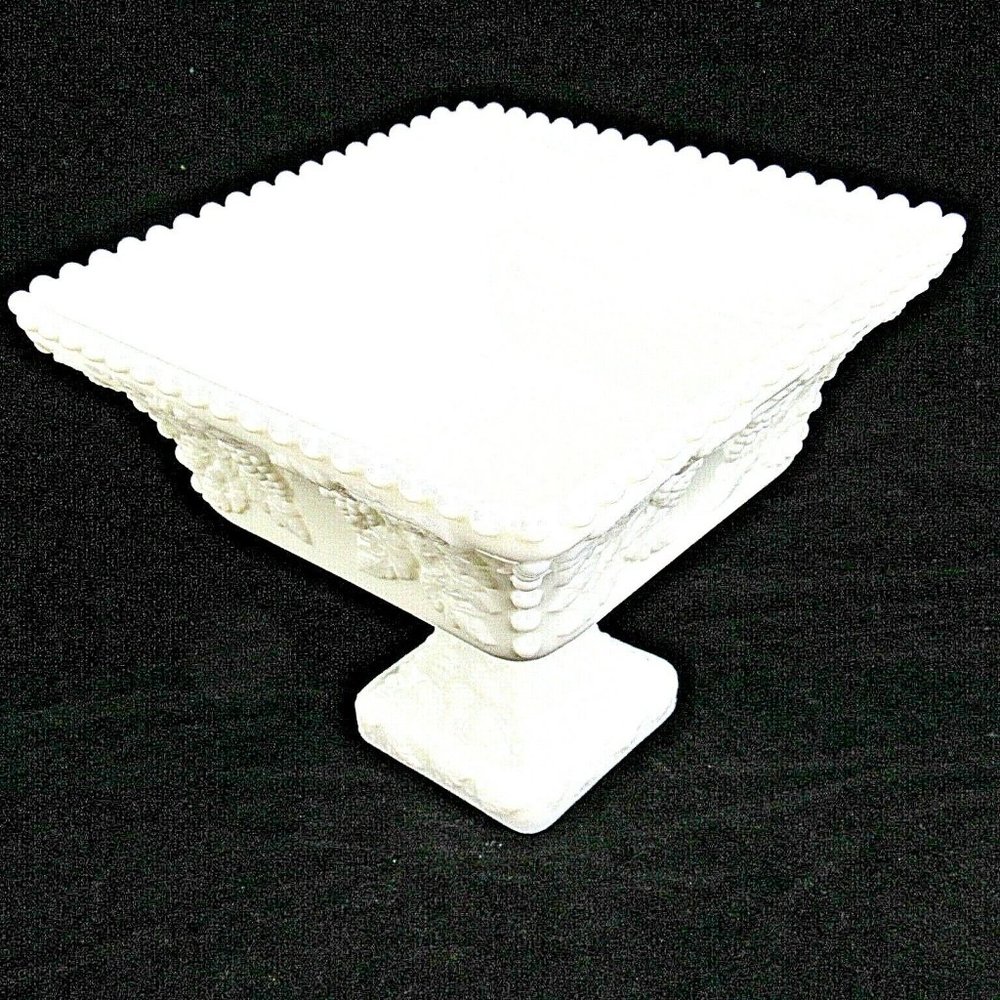 Vintage Milk Glass Square Fruit Bowl Westmoreland Grapes Design 6.5" - Picture 2 of 5